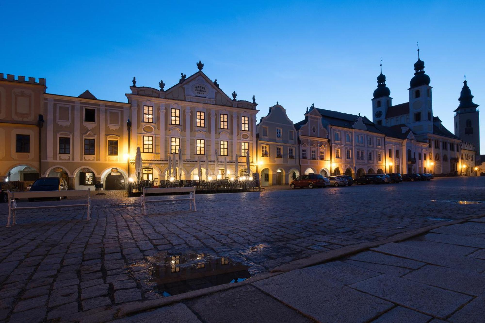 Hotel U Cerneho Orla Telc Exterior photo